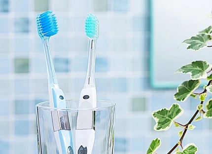 Классическая ионная зубная щётка средней жёсткости HUKUBA DENTA с плоским срезом, ручка + 1 головка , цвет корпуса - белый