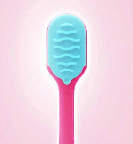 Отбеливающая зубная щетка EBISU W52 Premium Care Toothbrush Whitening, с широкой чистящей головкой алмазной формы, с резиновыми вставками и свертонкими концами щетинок 6-рядная, средней жесткости, бирюзовый