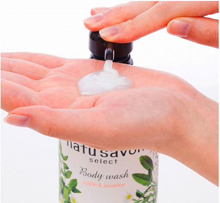 Жидкое увлажняющее мыло для тела KOSE Softymo Natu Savon Body Wash Moist с натуральными ингредиентами, аромат яблока и жасмина, 500 мл