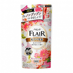 Кондиционер-смягчитель для белья KAO Flair Fragrance Charming Bouquet, с нежным ароматом цветочного букета, мягкая упаковка, 380мл