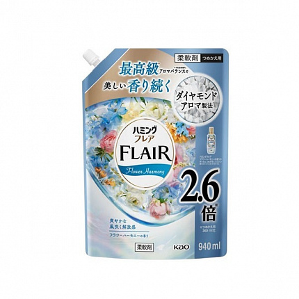 Кондиционер-смягчитель для белья KAO Flair Flower Harmony с гармоничным цветочным ароматом и нотками зеленого яблока и ландыша, сменная упаковка с крышкой 940мл